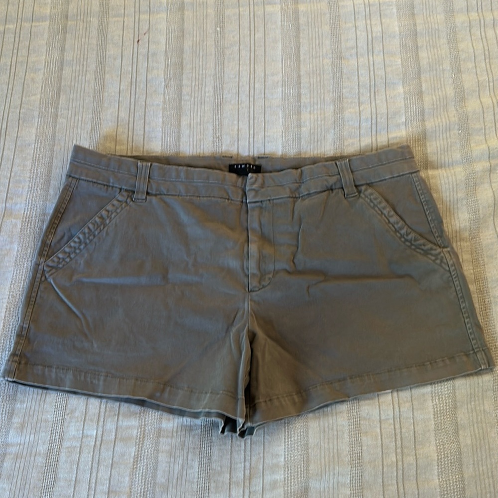 Tinsel trouser shorts. Grey.